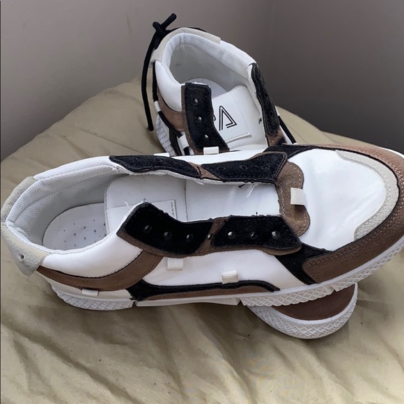 Shoe - Picture 2 of 3